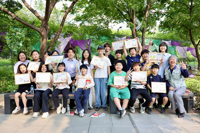 지난 5월 KTis·KT알파 임직원들이 지역 내 초등학생들과 도시 생태 복원과 생물다양성 보전을 위한 환경 봉사활동에 함께 참여했다. ⓒ KTis