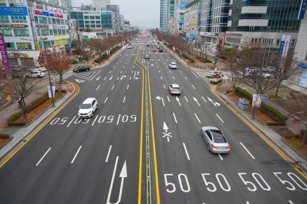 2019년 9월 착공 이후 통제됐던 광주도시철도 2호선 1단계 공사구간 도로(상무지구)가 약 6년 만에 복원됐다. ⓒ 광주광역시