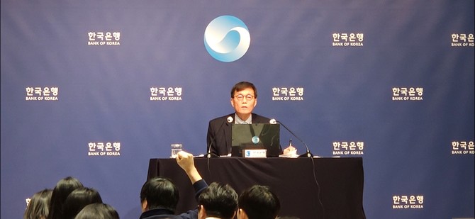 이창용 한국은행 총재는 15일 금융통화위원회가 기준금리를 연 2.50%로 동결한 뒤 열린 기자간담회에서 이같이 말했다. = 장민태 기자