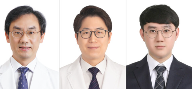 (왼쪽부터)문상관 경희대한방병원 중풍뇌질환센터 교수, 이한결 교수, 전선욱 연구원. © 경희대한방병원