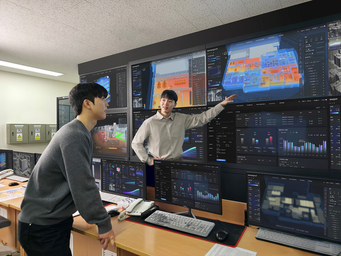 삼성전자의 빌딩 통합 솔루션 'b.IoT'로 '팩토리얼 성수' 빌딩 운영 상태 전반을 실시간으로 모니터링하는 모습. ⓒ 삼성전자