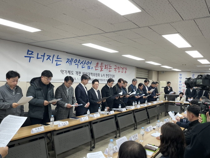 비대위 및 노사는 '의약품 생산 최전선에서 드리는 호소문'을 통해 일방적 약가 인하 중단 및 전면 재검토를 촉구했다. = 박선린 기자