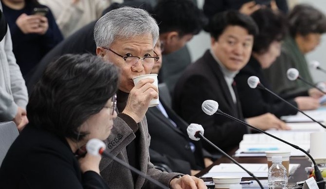 지난달 27일 '제5차 보건의료정책심의위원회'에 참석한 김택우 의협회장. © 연합뉴스