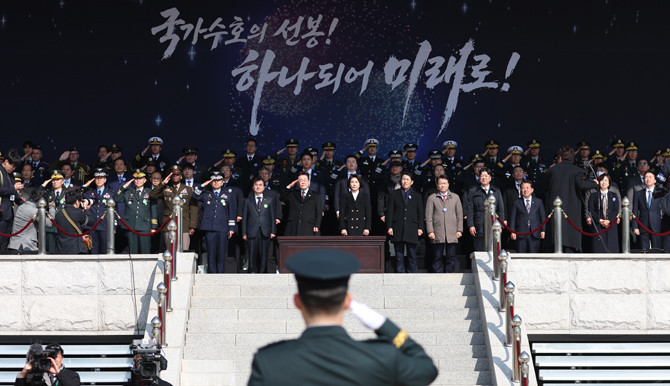 이날 임관하는 신임장교들은 통합임관식 이후 각 군·병과별 초군반 교육과정을 이수한 뒤 육·해·공군 및 해병대 일선 부대에 배치돼 국가수호의 숭고한 임무를 수행할 예정이다. ⓒ 연합뉴스