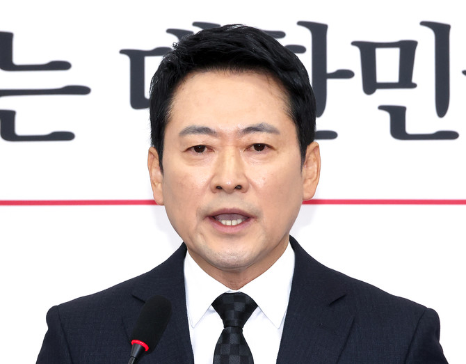 장동혁 국민의힘 대표가 윤석열 전 대통령의 내란 우두머리 혐의 1심 무기징역 선고와 관련, "안타깝고 참담하다"면서도 무죄 추정의 원칙을 강조했다. © 연합뉴스