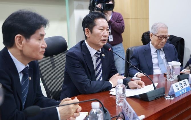 더불어민주당 정청래 대표가 26일 국회의원회관에서 열린 민주당 한반도평화신전략위원회 출범식에 참석해 발언하고 있다. © 연합뉴스