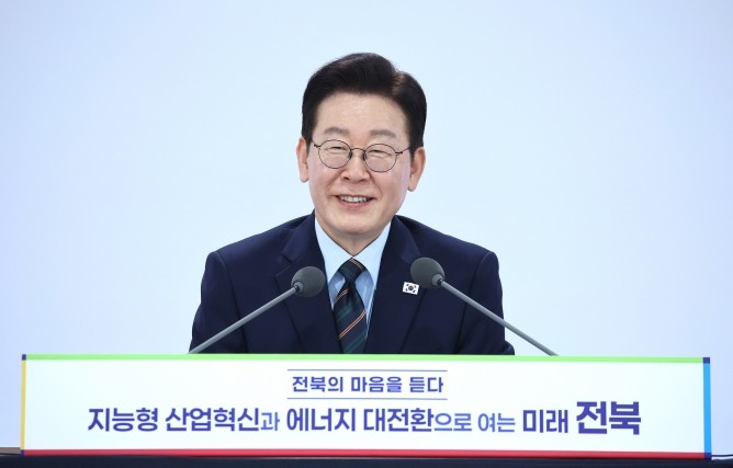 이재명 대통령이 27일 전북 전주시 전북대학교에서 열린 '전북의 마음을 듣다' 타운홀미팅 간담회에서 발언하고 있다. ⓒ 연합뉴스