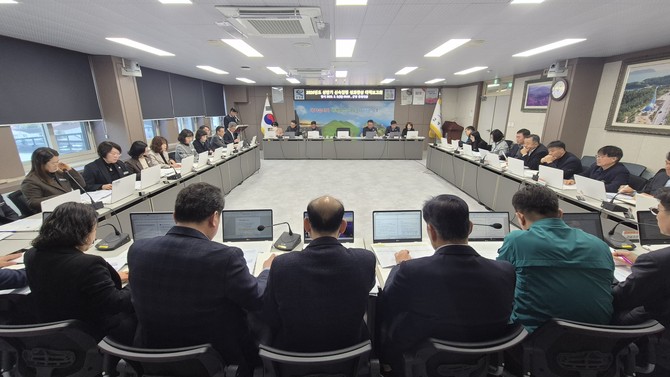 고성군이 지역경제 활성화와 민생안정을 위해 '2026년 상반기 신속집행 성화향상 보고회'를 개최해 상반기 신속집행과 1분기 소비투자 집행 추진사항을 점검하고 있다. ⓒ 고성군