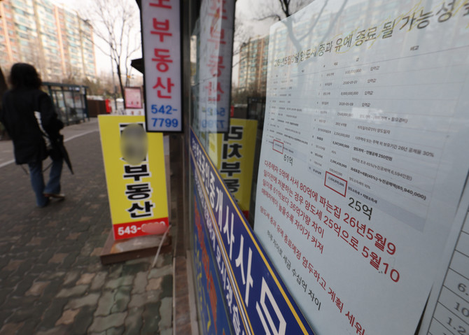 다주택자가 받은 대출 잔액이 100조원을 넘어선 가운데 서울 강남·강동 등 주요 주거지역을 중심으로 대출이 집중된 것으로 나타났다. © 연합뉴스