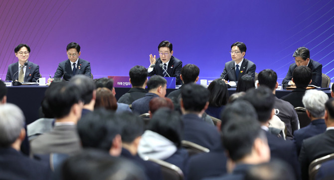 이 대통령은 중동 상황과 관련해 증권 관계자들과 간담회를 가질 예정이다. ⓒ 연합뉴스