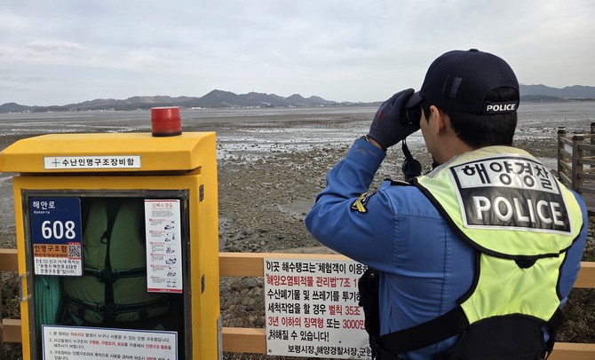 연안해역 위험성조사 및 안전점검을 하는 보령해경. ⓒ 보령해경