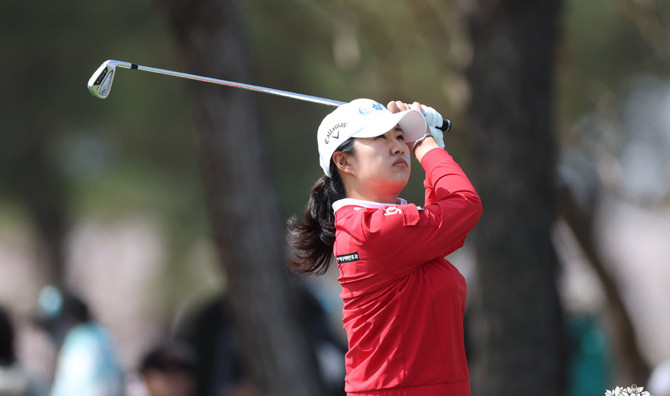 마다솜이 'iM 금융오픈' 3라운드 2번홀에서 티샷을 하고 있다 .ⓒ KLPGA