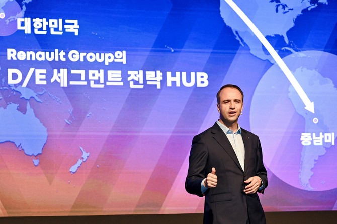 니콜라 파리 르노코리아 사장이 기자간담회에서 발표를 하고 있다. ⓒ 르노코리아