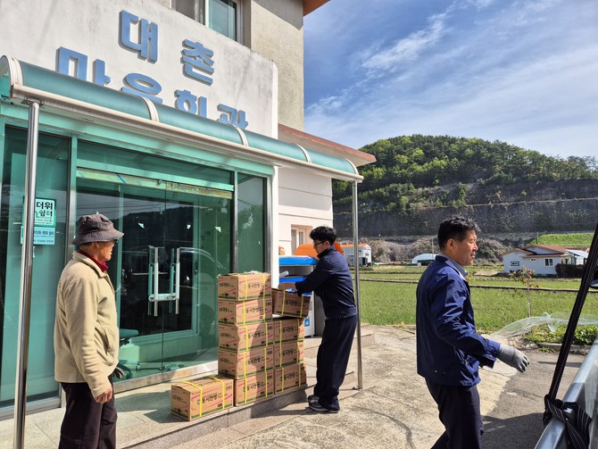통영시가 본격적인 벼 농사철을 맞아 안정적인 영농활동 지원을 위해 관내 벼 재배 전 농가에 육묘상자처리제를 공급하고 있다. ⓒ 통영시