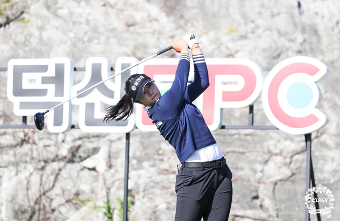 서교림이 '제2회 덕신EPC 챔피언십' 1라운드 10번홀에서 티샷 을 하고 있다 ⓒ KLPGA