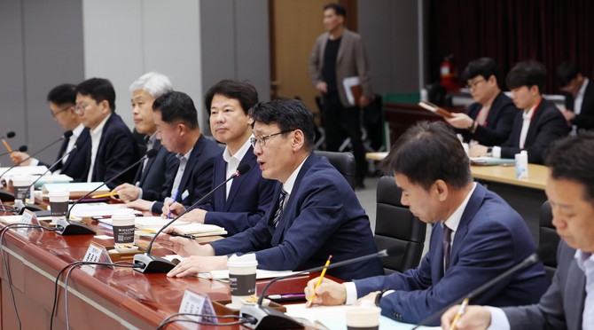 30일 도청에서 홍종완 행정부지사 주재로 보령시, 섬비엔날레 조직위원회와 함께 '2027 제1회 섬비엔날레 추진상황보고회'를 개최하고 있다. ⓒ 충남도