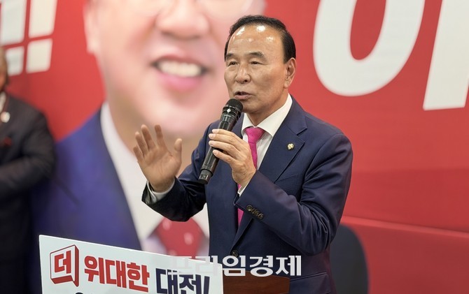 5일 국민의힘 이장우 대전시장 후보 선거사무소 개소식에서 박덕흠 의원이 지원 연설에 나서고 있다. =오영태