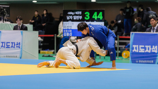 합천군이 합천다목적체육관에서 '전국 남·여 대학유도연맹전'을 펼치고 있는 사진. ⓒ 합천군