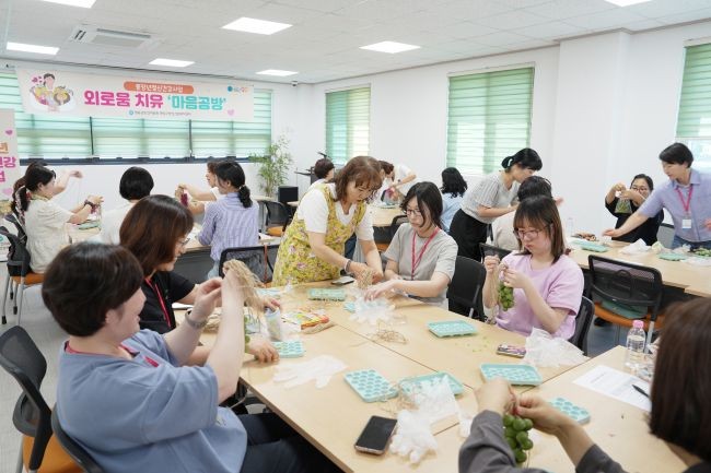 청송군정신건강복지센터는 중장년층을 대상으로 사회적 고립 예방과 정서적 안정 지원을 위한 외로움 치유 프로그램 '마음공방'을 운영했다. ⓒ 청송군