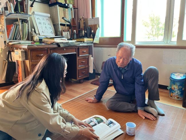 청송군은 안덕면 명당리를 대상으로 사라져가는 마을의 역사와 주민들의 삶을 기록하는 '제4차 근현대 생애사 구술기록 수집사업'을 추진한다. ⓒ 청송군