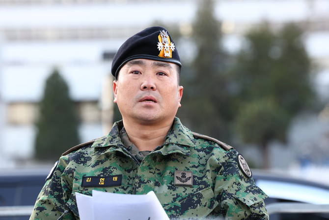 지난 2024년 12월9일 서울 용산구 국방부 전쟁기념관 앞에서 김현태 제707특수임무단장 대령이 기자회견을 열고 발언하고 있다. ⓒ 연합뉴스