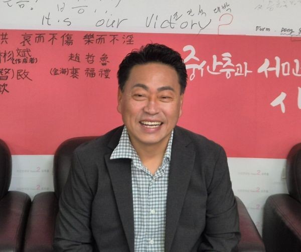 인터뷰를 통해 "지역 화합을 도모하고 발로 뛰는 세일즈 행정을 펼치겠다"고 밝힌 조주홍 영덕군수 당선인. ⓒ 최병수 기자