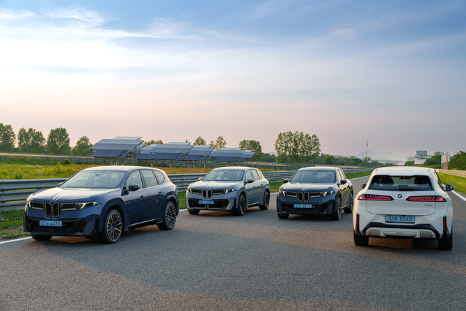 더 뉴 BMW iX3의 외관은 시대를 초월한 디자인과 미래지향적인 감각이 조화를 이루며 BMW만의 정체성을 새롭게 구현했다. ⓒ BMW 코리아