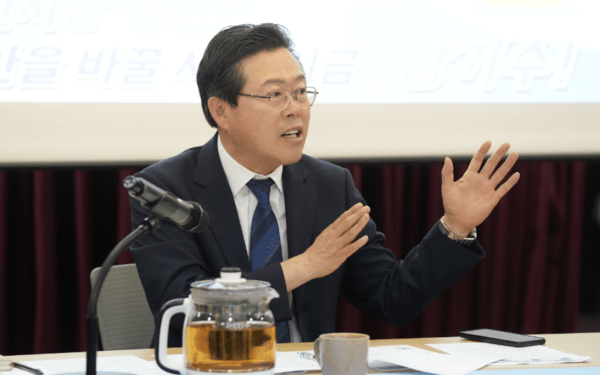 장기수 당선인은 19일 천안대전환준비위원회에서 열린 농민·임업인 단체 및 로컬푸드 관계자 간담회에 참석해 농업정책보좌관 제도 도입 계획을 공개했다. ⓒ 천안시