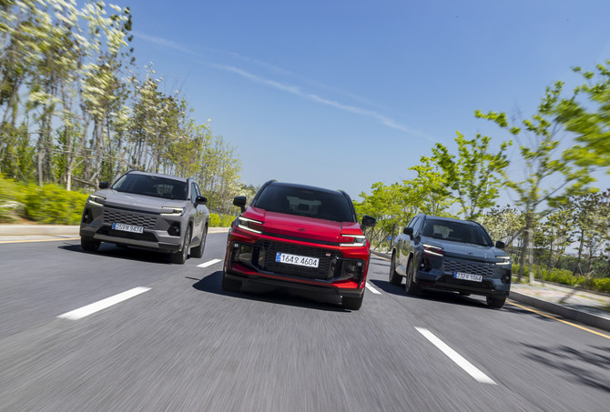올 뉴 RAV4는 '라이프 이즈 언 어드벤처'라는 핵심 가치를 바탕으로, 어디든 갈 수 있고(Go anywhere), 무엇이든 할 수 있는(Do anything) 자유로운 라이프스타일을 제안한다. ⓒ 토요타코리아