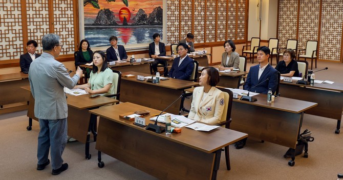 23일 당진시청 3층 해나루홀에서 제5대 당진시의회 초선 의원 당선인 6명을 대상으로 의정설명회를 개최하고 있다. ⓒ 의회사무국