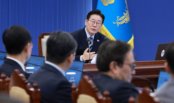 이 대통령은 6.25전젱 76주년을 맞아 참전용사들에 대한 감사의 마음과 함께 군 체제 개편에 대해 강조했다. ⓒ 연합뉴스