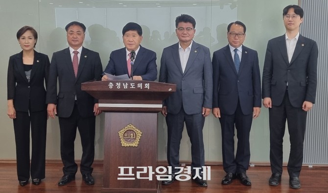 충남도의회 국민의힘 교섭단체 홍성현 대표의원이 기자회견를 개최하고 있다. ⓒ 프라임경제