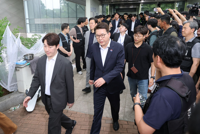 개표소 현장 조사 마친 국정조사 특별위원회. ⓒ 연합뉴스