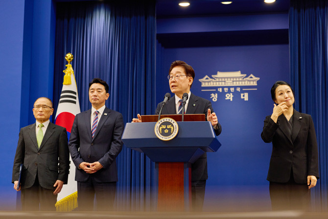 지난 유럽 순방 이후 이 대통령이 청와대 춘추관에서 순방 결과를 직접 브리핑하고 있다. ⓒ 청와대