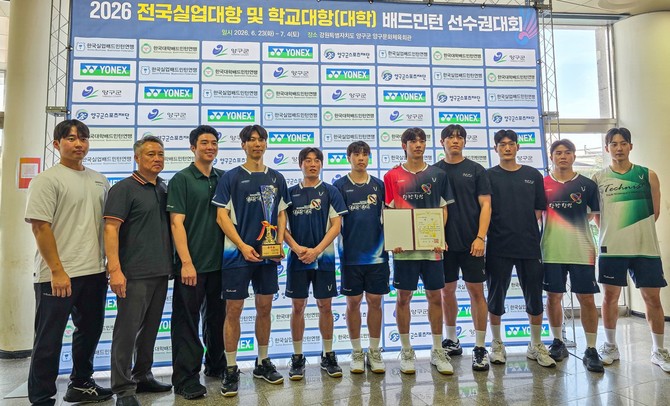 '2026 전국실업대항 및 학교대항(대학) 배드민턴선수권대회'에서 단체전과 남자복식 준우승 후 기념촬영을 하고 있다. ⓒ 당진시