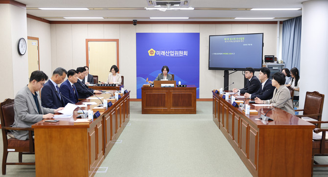 전남광주통합시의회 미래산업위원회 회의 모습. ⓒ 시의회