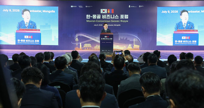 이 대통령은 "'한-몽 비즈니스포럼'이 양국 간 새로운 '황금시대'를 열어가는 뜻깊은 출발점이 될 것"이라고 했다. ⓒ 연합뉴스