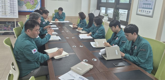 지난 13일 전상욱 부군수 주재로 폭염 대응 추진상황 점검회의를 진행하고 있다. ⓒ 청양군