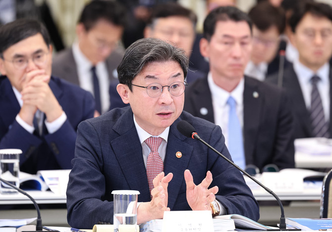 이억원 금융위원장이 15일 청와대 영빈관에서 열린 이재명 대통령 주재 부처 업무보고에서 발언하고 있다. ⓒ 연합뉴스