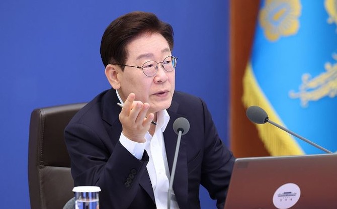 이재명 대통령이 지난 14일 청와대에서 열린 국무회의에서 발언하고 있다. © 연합뉴스