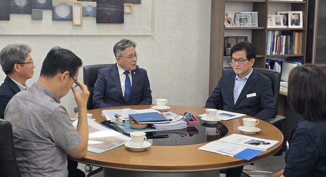 엄승용 보령시장은 지난 15일 국가유산청을 방문해 허민 국가유산청장과 면담하고 있다. ⓒ 보령시