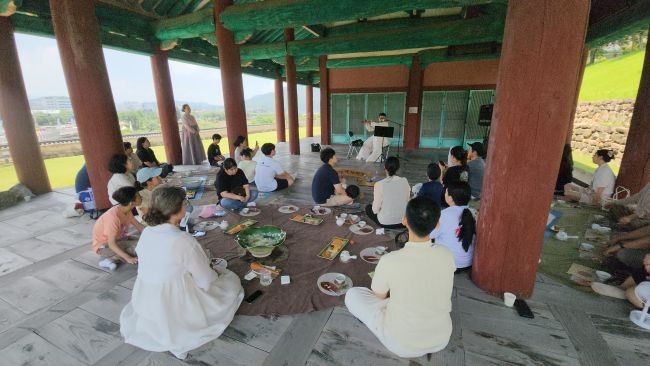 지난 11일 실시한 '상산관, 고요한 예의 향기를 담다' 프로그램 진행 모습. ⓒ 상주시