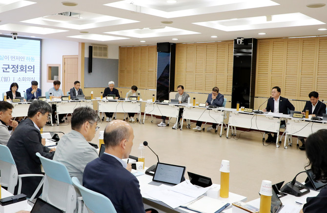 김현수 하동군수가 민선 9기 제3차 간부회의를 주재하고 있다. ⓒ 하동군