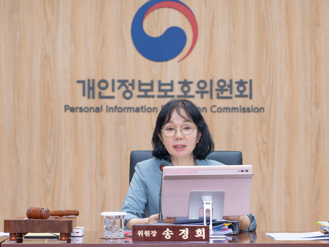송경희 개인정보보호위원회 위원장이 정부서울청사에서 개최된 제14회 전체회의에서 모두말씀을 하고 있다. ⓒ 개인정보보호위원회