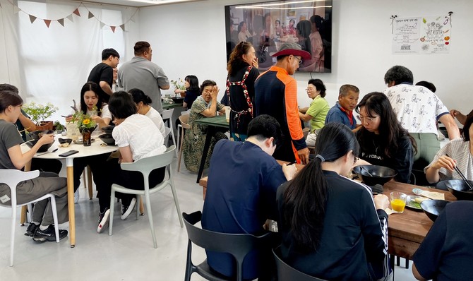 시골 빈집에 켜진 불빛, 우리동네 깜짝식당. ⓒ 함양군