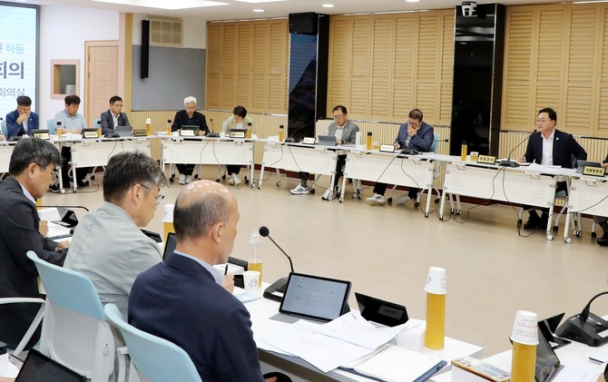 김현수 하동군수가 형식과 관행을 과감히 걷어내고 실용 중심의 행정 혁신을 강조하고 있다. ⓒ 하동군
