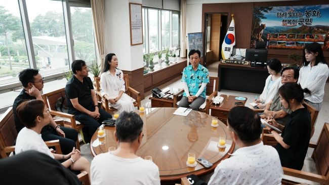 베트남 호찌민시 문화예술계 대표단을 초청해 간담회를 갖고, 리왕조를 주제로 한 문화예술 콘텐츠 제작 협력 방안을 논의했다. ⓒ 봉화군
