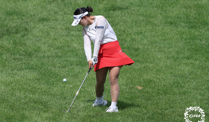 이다연이 '2026 오로라월드 챔피언십' 마지막 라운드 2번홀에서 아이언샷을 하고 있다. ⓒ KLPGA