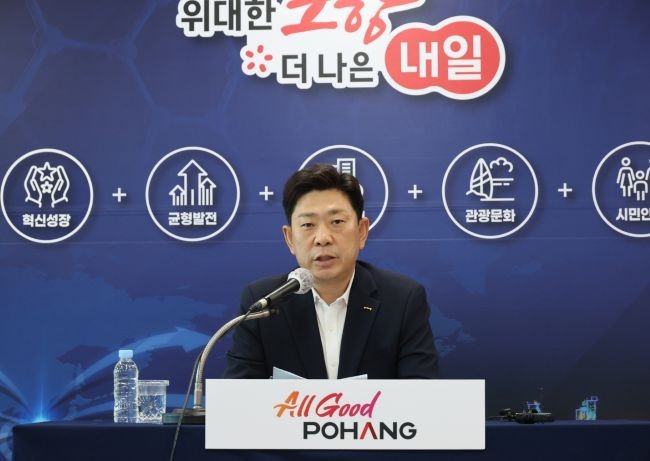 취임 한 달을 맞아 민생 현장 점검 결과와 민선 9기 시정 운영 방향을 밝히고 있는 박용선 포항시장. ⓒ 포항시