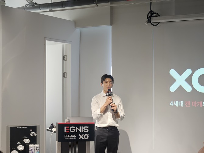 박찬호 이그니스 대표가 자회사 엑솔루션의 캔 패키징 사업 전략을 발표하고 있다. = 김은수 기자